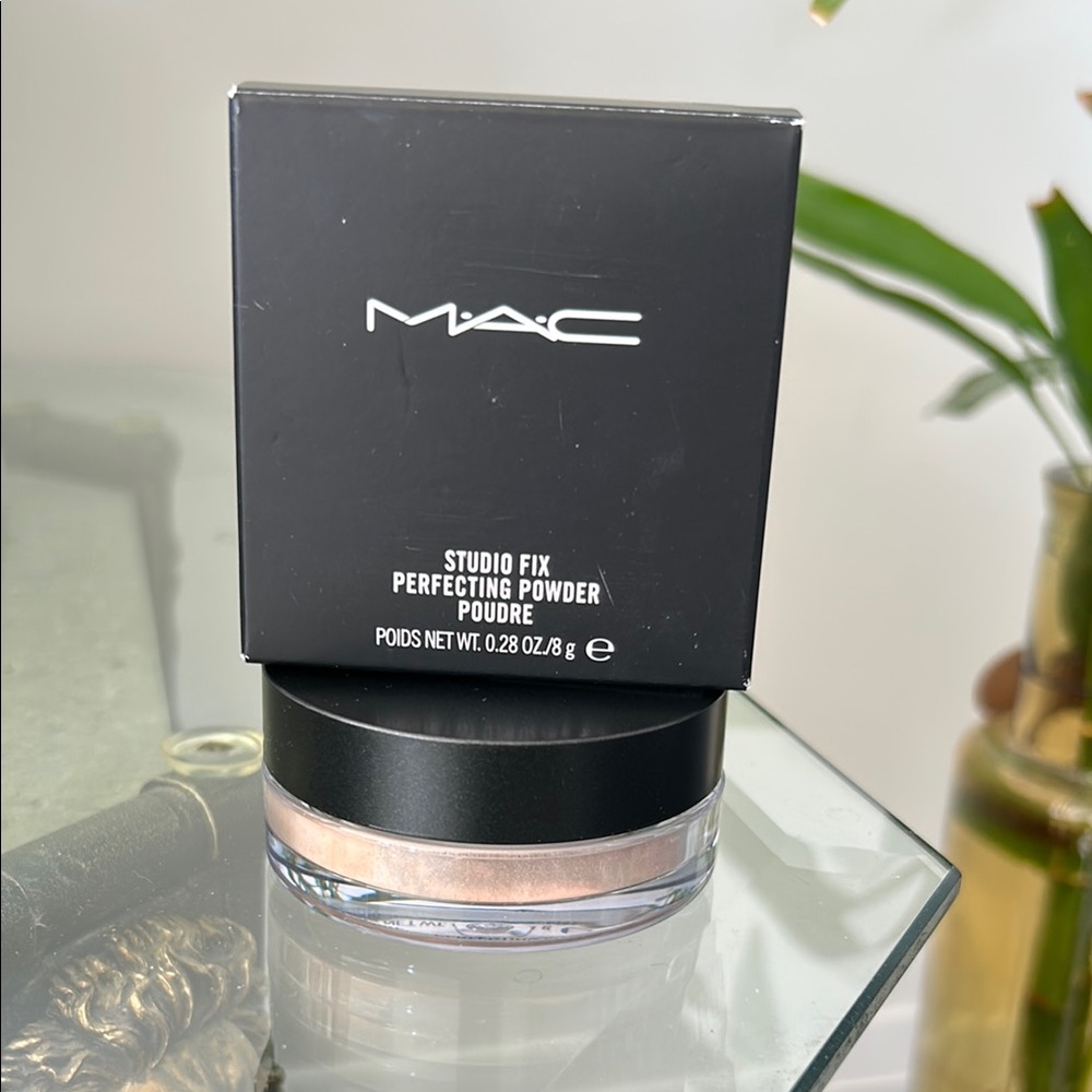 MAC Studio Fix Perfecting Powder in Medium - Discontinued